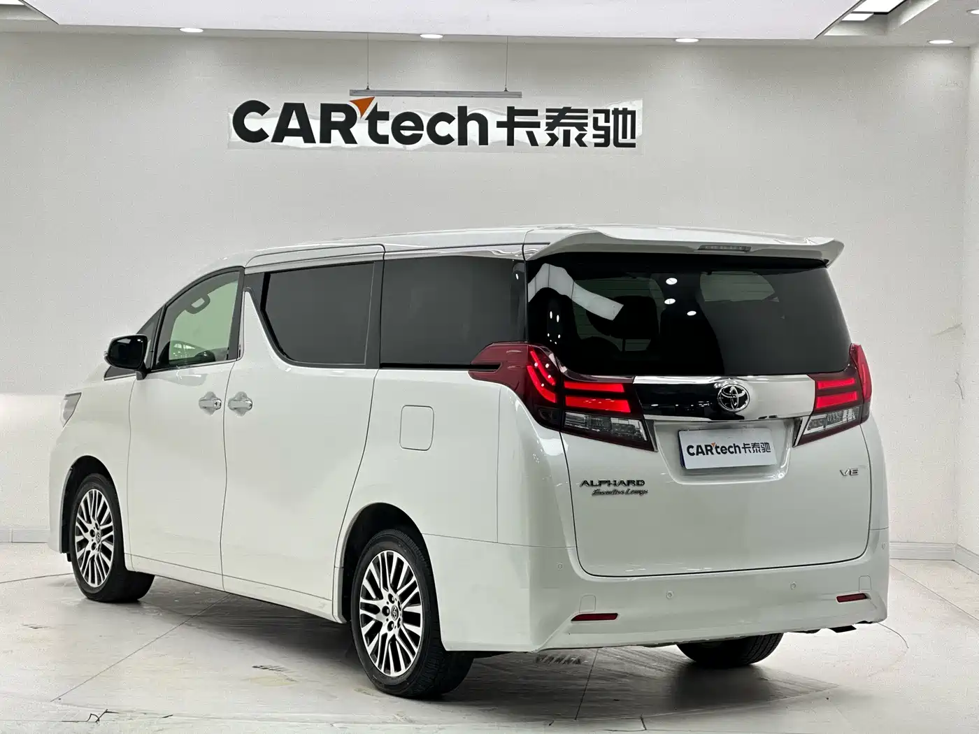 Toyota Alphard 2015 3.5L Premium Edition фото 2