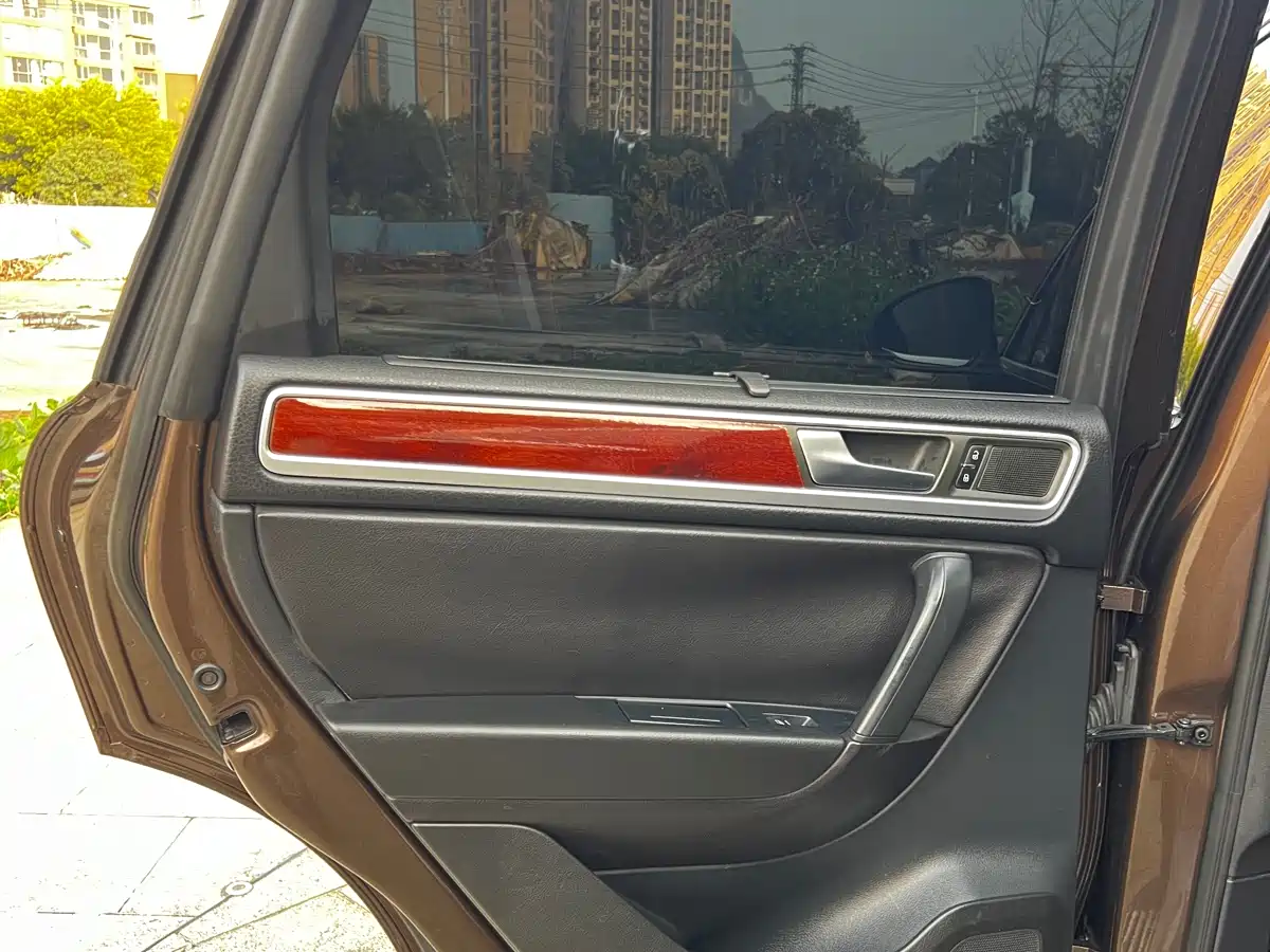 Volkswagen Touareg 2011 3.0TSI Premium фото 26