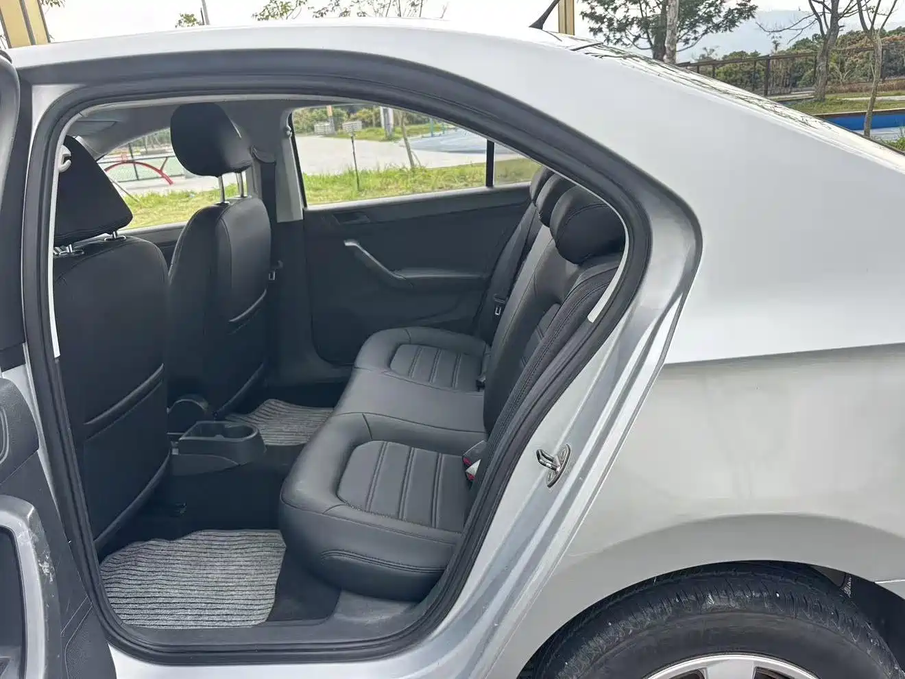 Volkswagen Santana 2013 1.6L Automatic Trend Edition фото 10