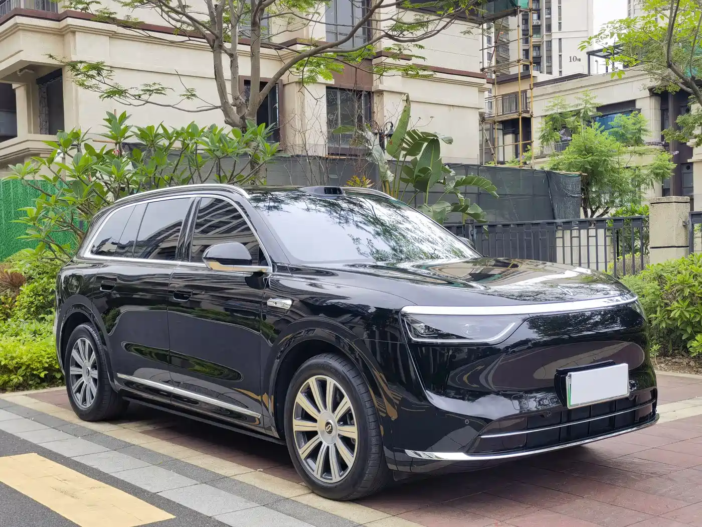 AITO Wenjie AITO M8 2025 Model Extended Range Max+ Edition 53.4kWh 6-Seater фото 3