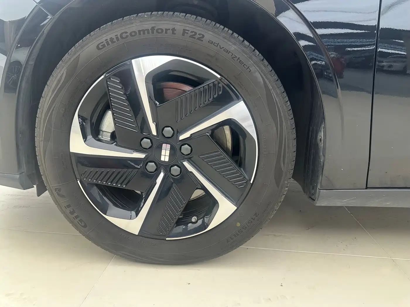 Geely Galaxy Galaxy L6 2024 125km PLUS Soaring Dragon Edition фото 13