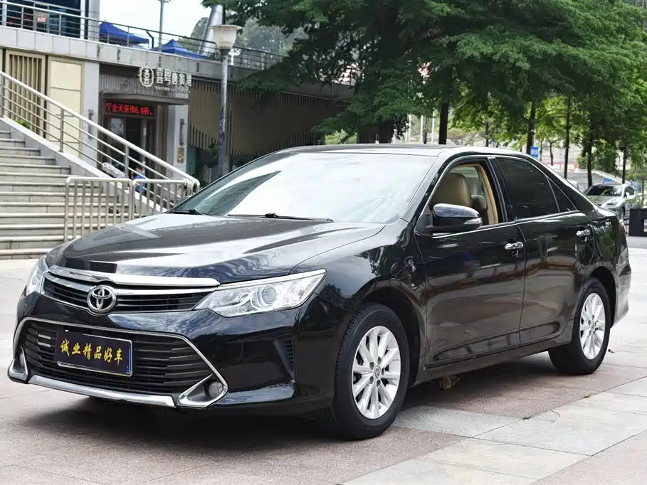 Toyota Camry 2015 2.0G Leading Edition
