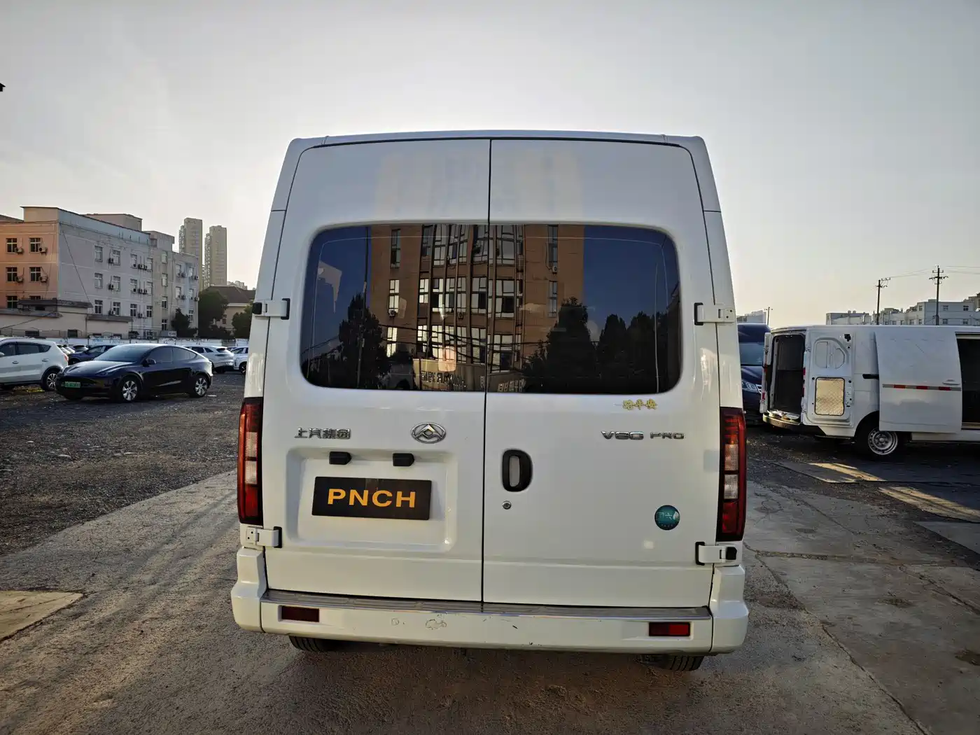 SAIC Maxus Xintu V80 2024 Model PRO Business 6AMT Long Wheelbase Medium Roof 147Ps 9-seater Three-row Non-commercial фото 17