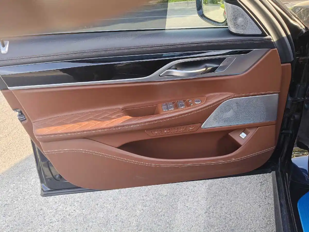 BMW 7 Series 2021 Model 740Li xDrive Executive M Sport Package фото 14