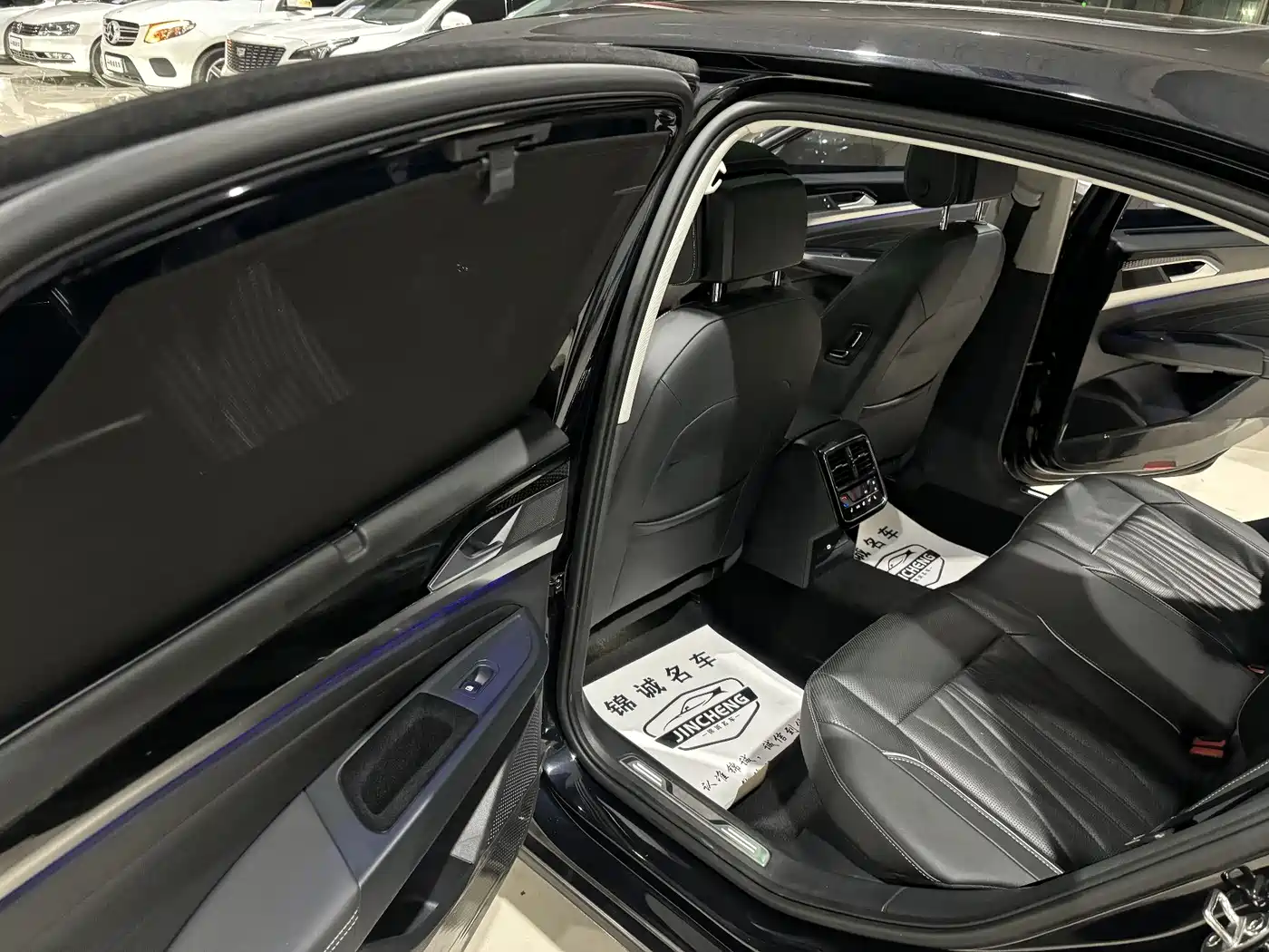 Volkswagen Passat 2022 330TSI Premium Edition фото 16