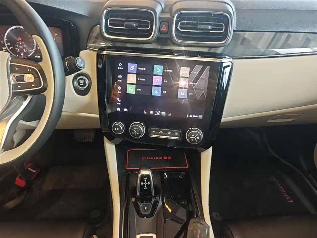 Lynk & Co 02 2018 Model 1.5T DCT 2WD Yao Pro Edition China V фото 13
