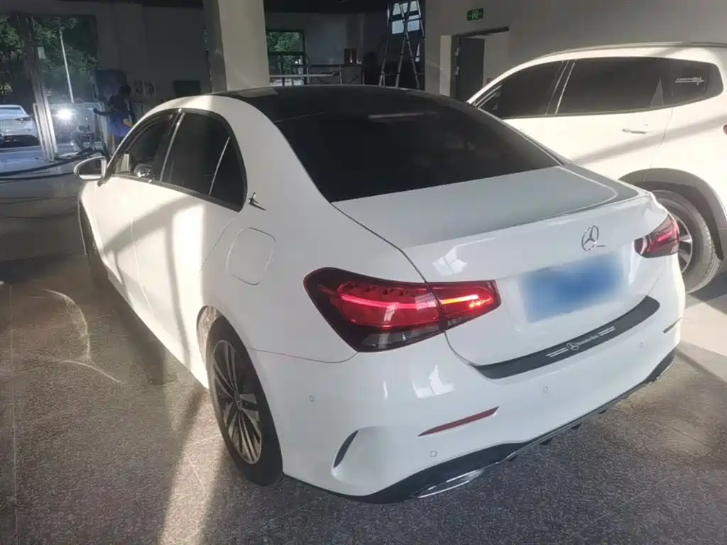 Mercedes-Benz A-Class 2019 A 180 L Sport Sedan фото 5