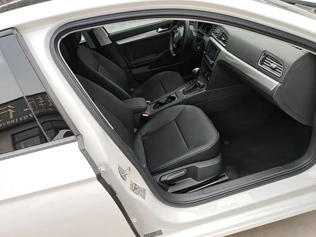 صورة 25 - Volkswagen Lamando