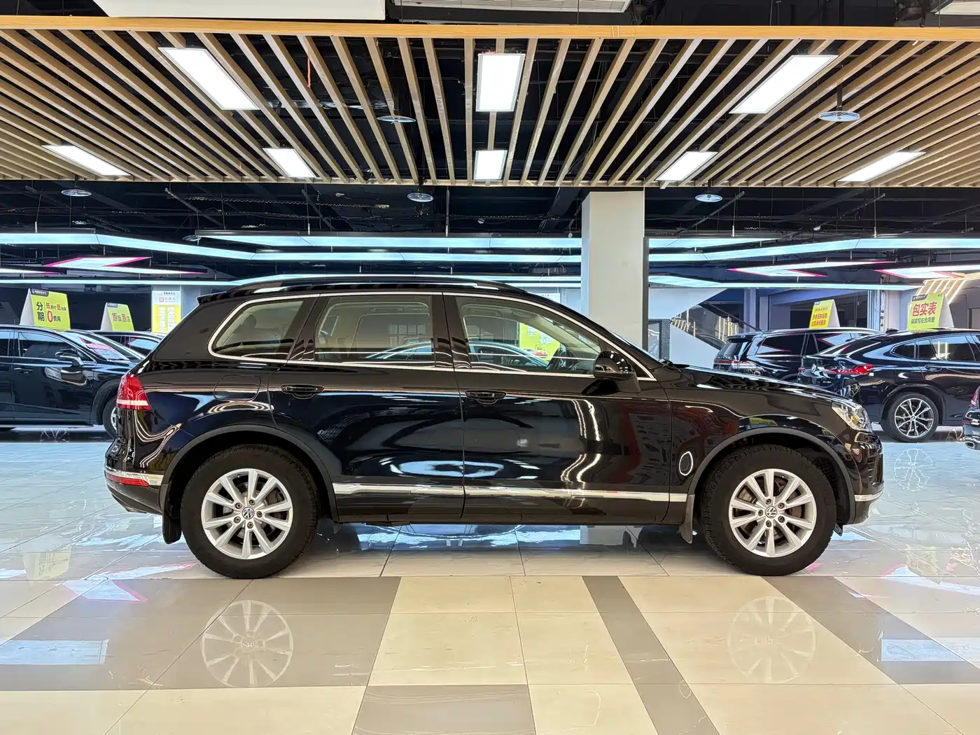 VOLKSWAGEN TOUAREG
