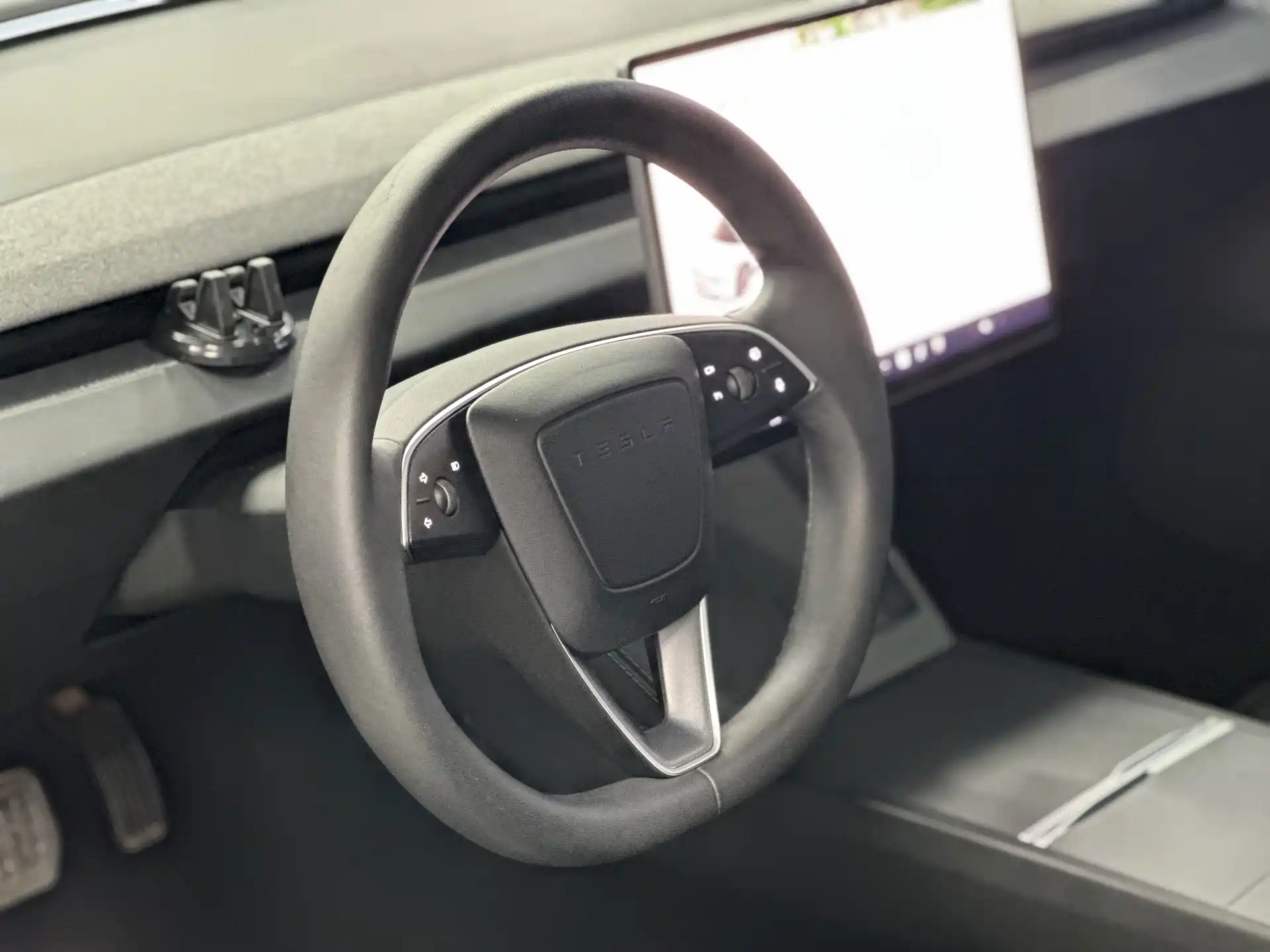 Фото 14 - Tesla Model 3