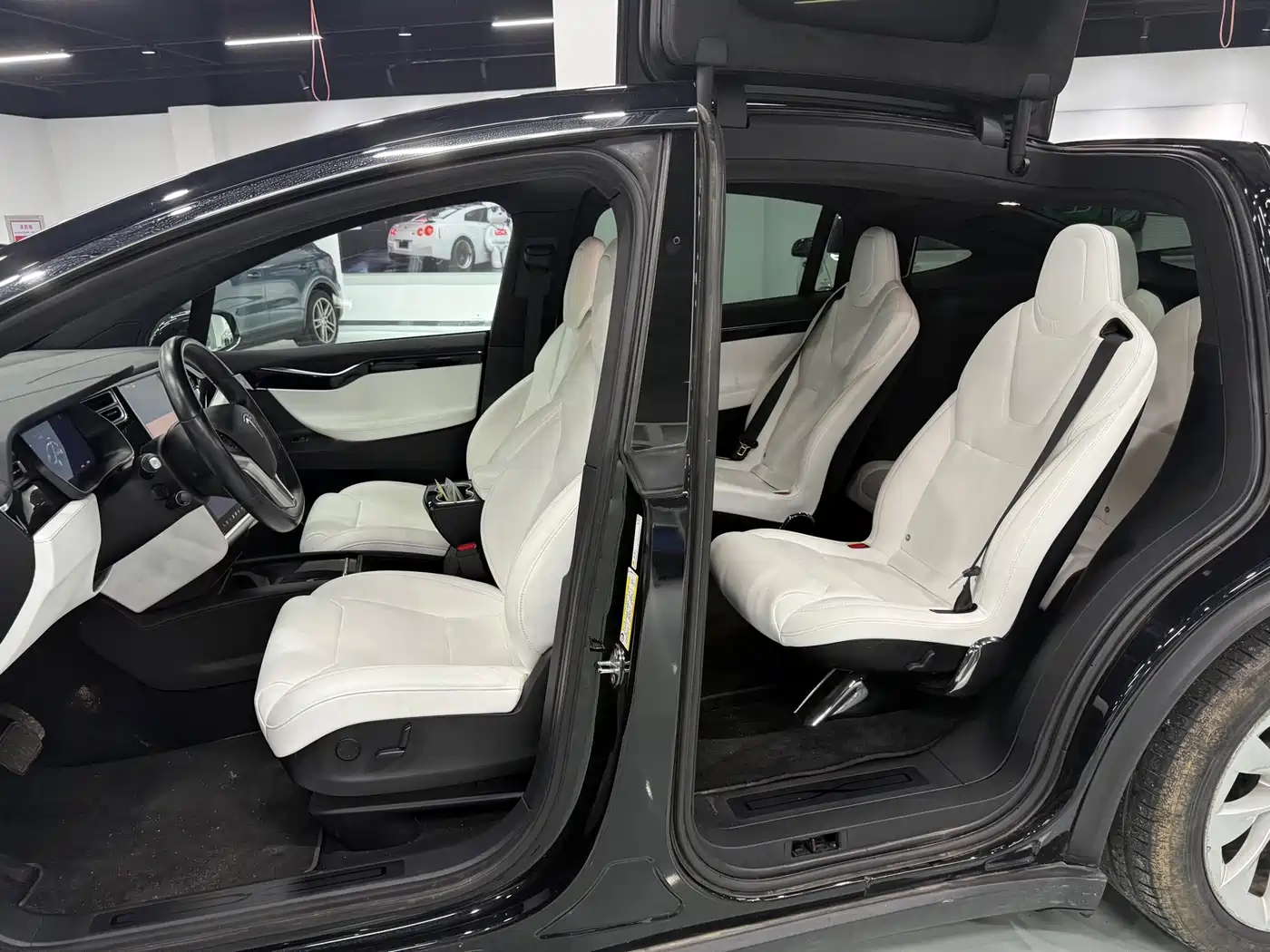TESLA MODEL X