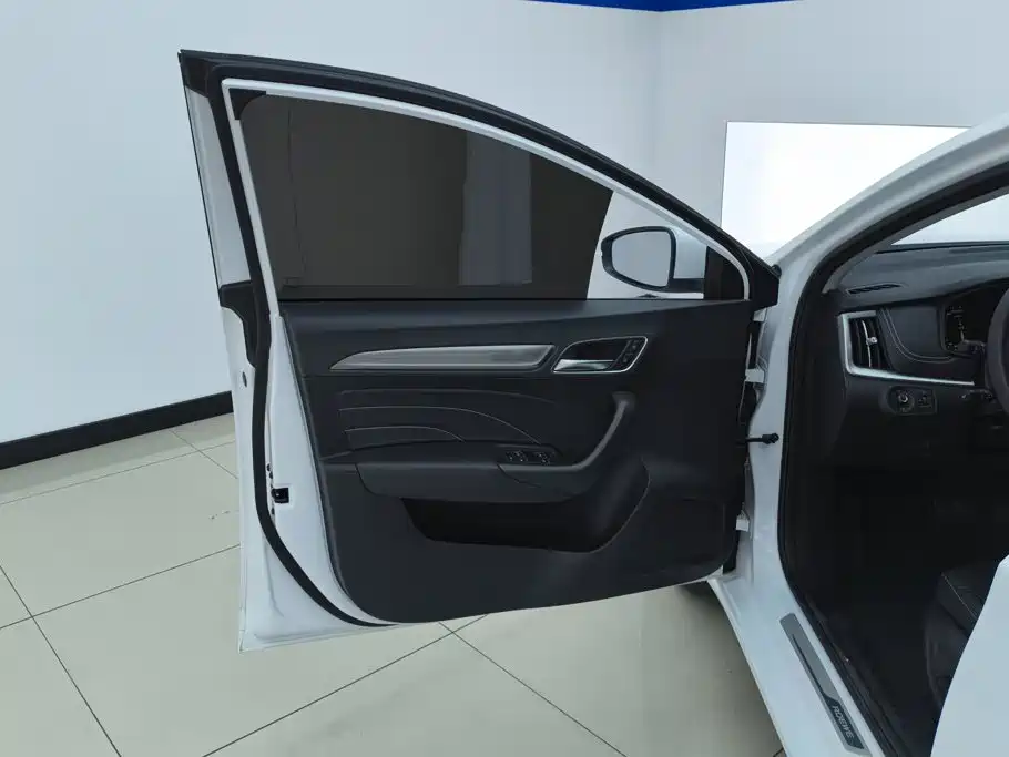 Roewe i6 2020 2020 PLUS 1.6L CVT 4G Connected Glory Holographic Edition