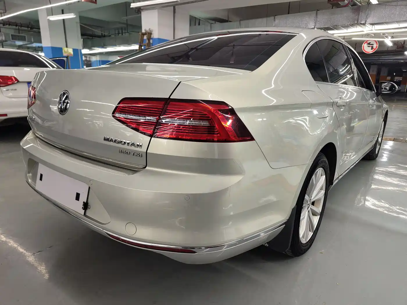 Volkswagen Magotan 2017 330TSI DSG Luxury фото 6