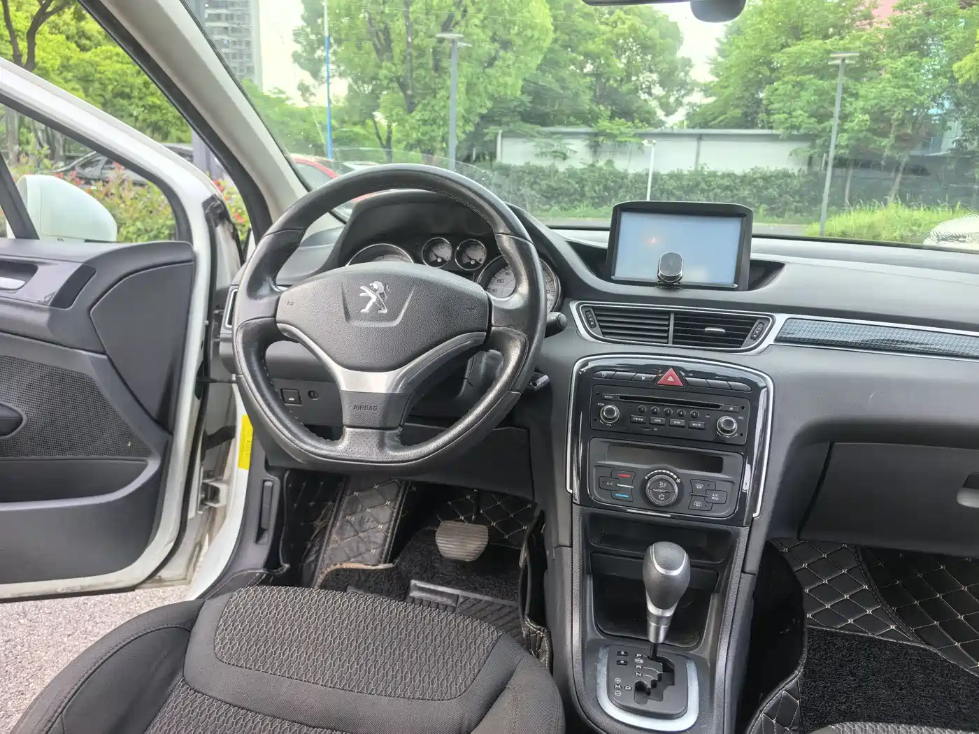 Peugeot 308 2014 Model Joy Edition Classic 1.6L Automatic Trend Style фото 11