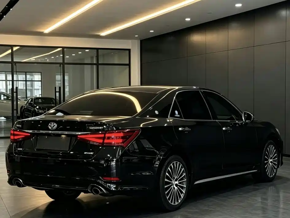2019 Toyota Crown
