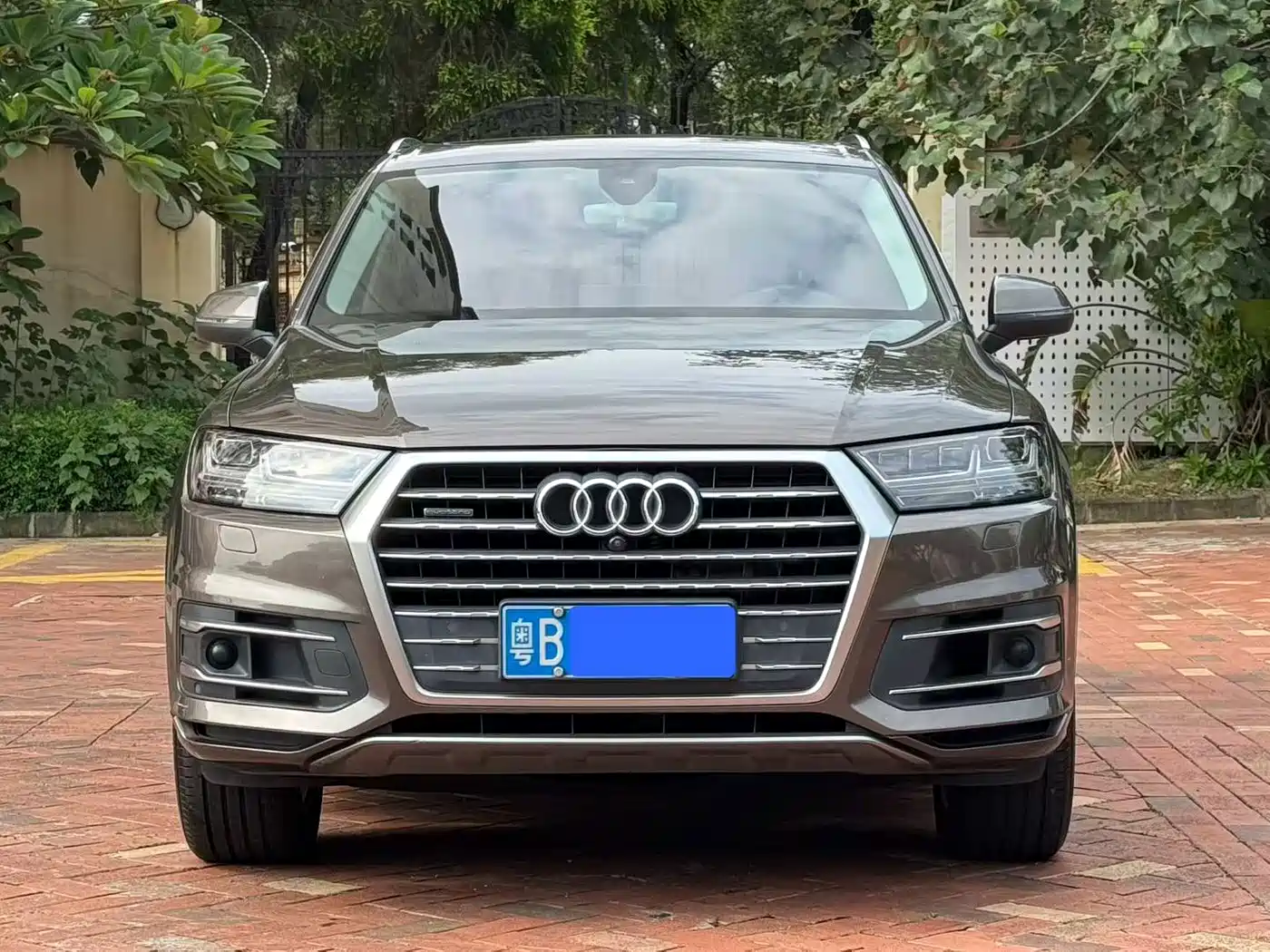 Photo 2 - Audi Q7