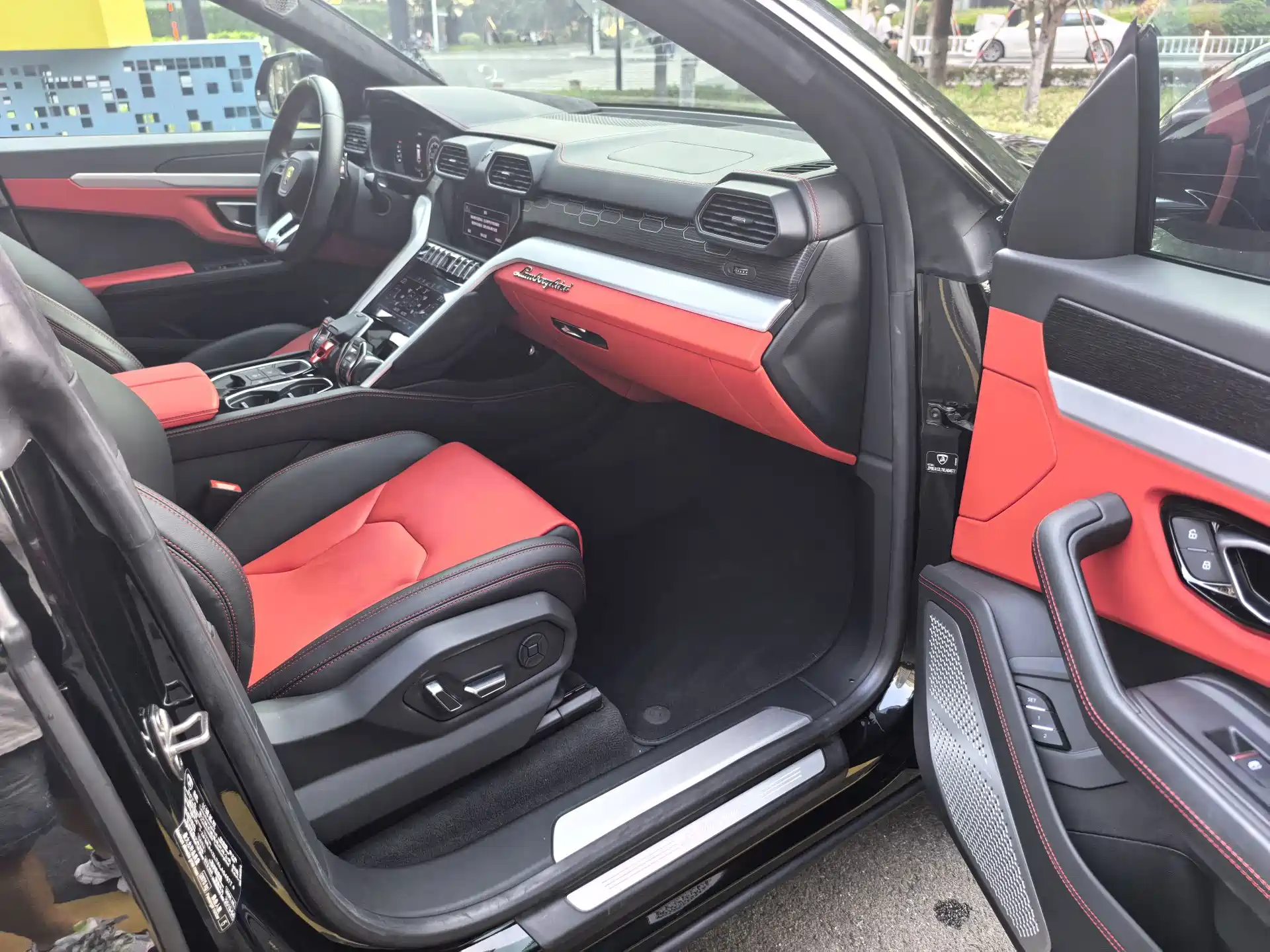 Фото 17 - Lamborghini Urus