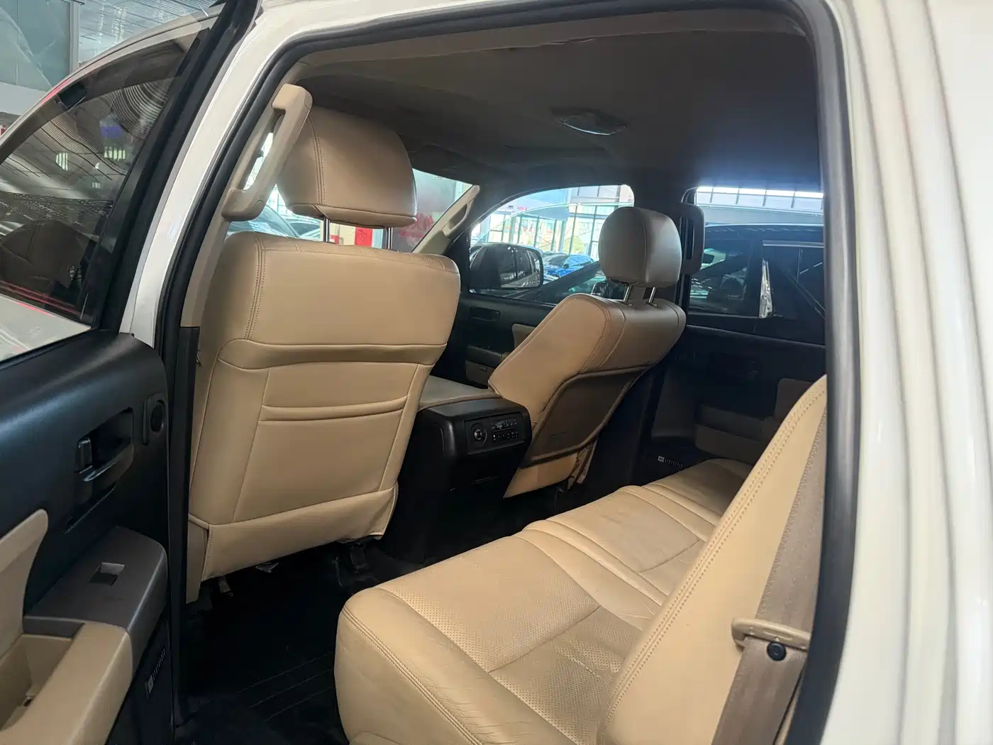 Toyota Sequoia 2015 2010 5.7 Platinum Edition