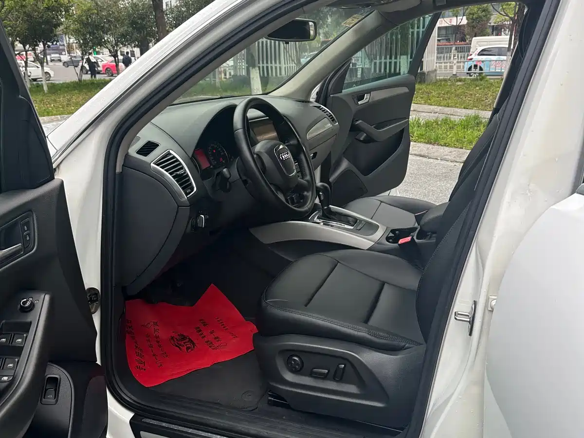 Audi Q5 2011 2.0TFSI Comfort фото 9