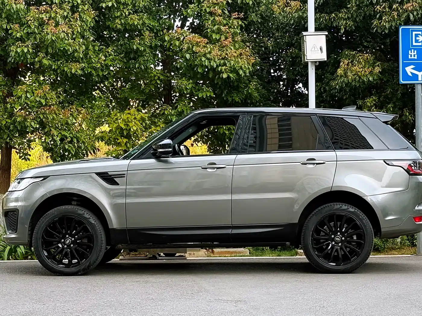 Land Rover Range Rover Sport 2017 3.0 SC V6 SE фото 3