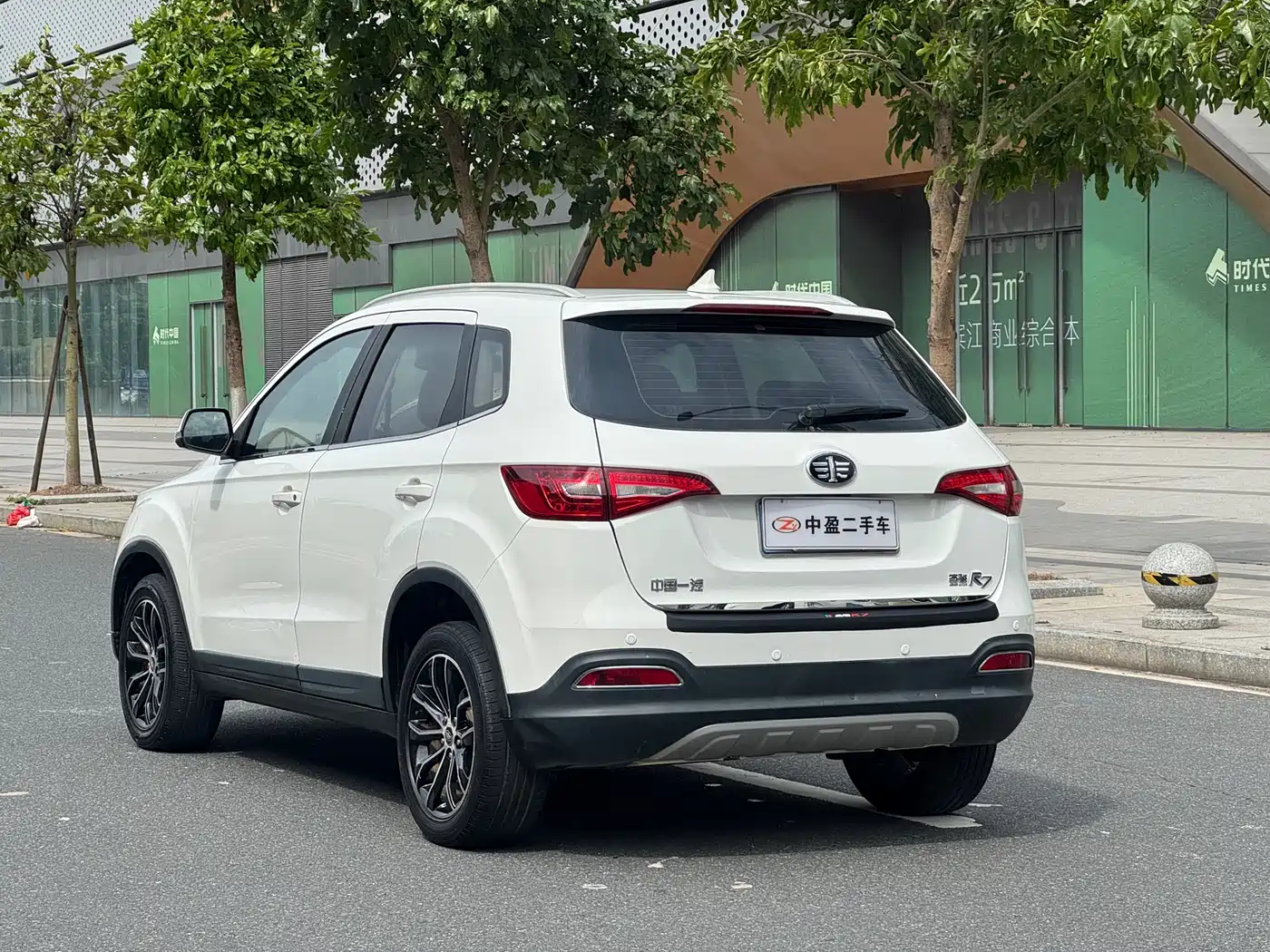 FAW Senya R7 2017 2017 Model 1.6L Manual Luxury