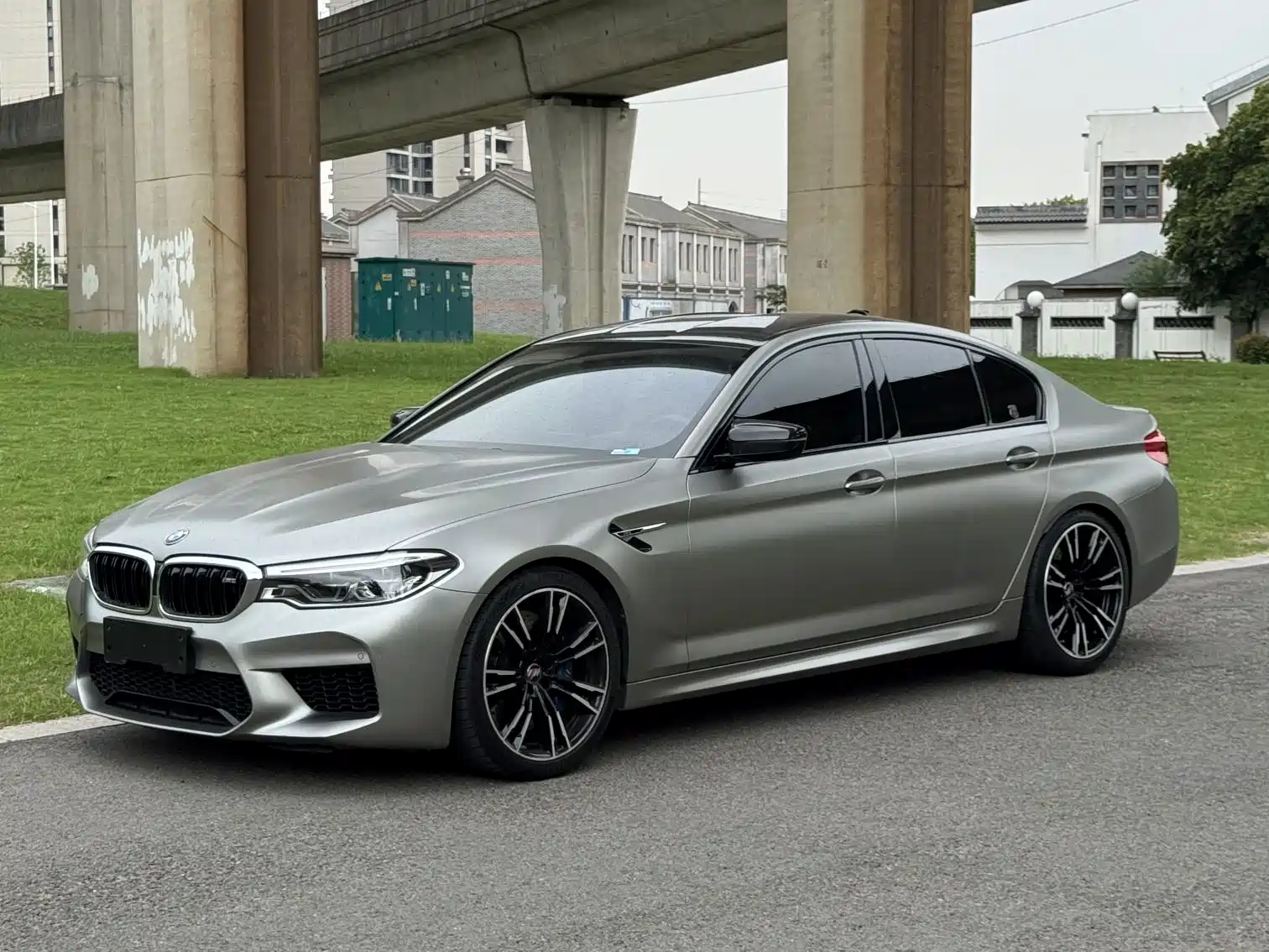 Photo 1 - BMW M5