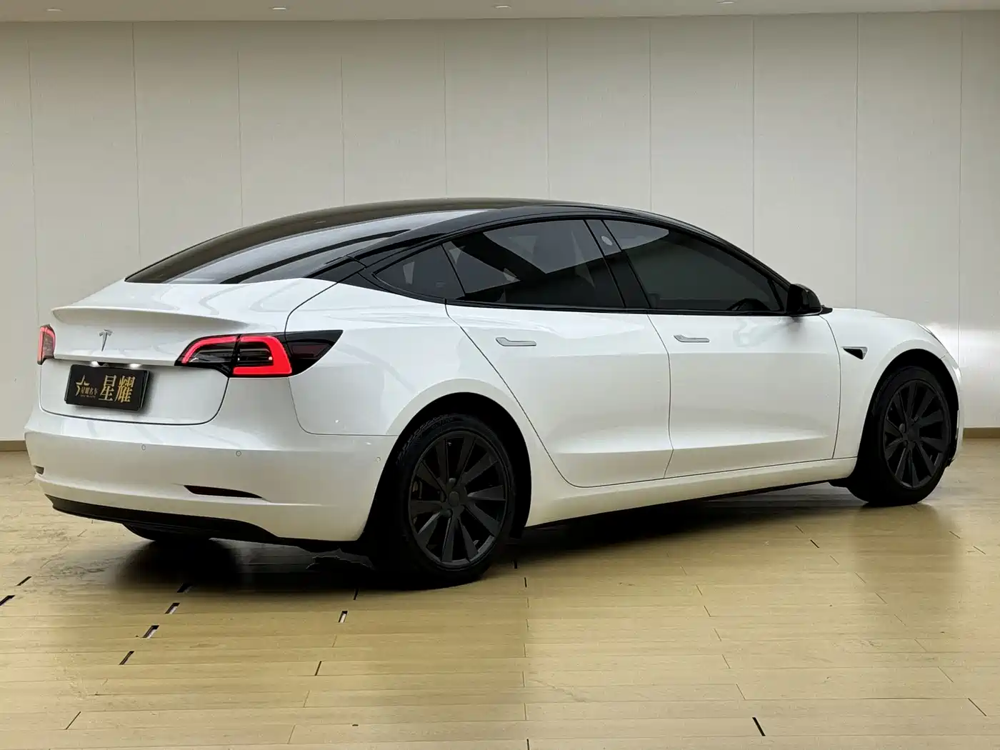 Tesla Model 3 (Import) 2019 2019 Long Range RWD Version