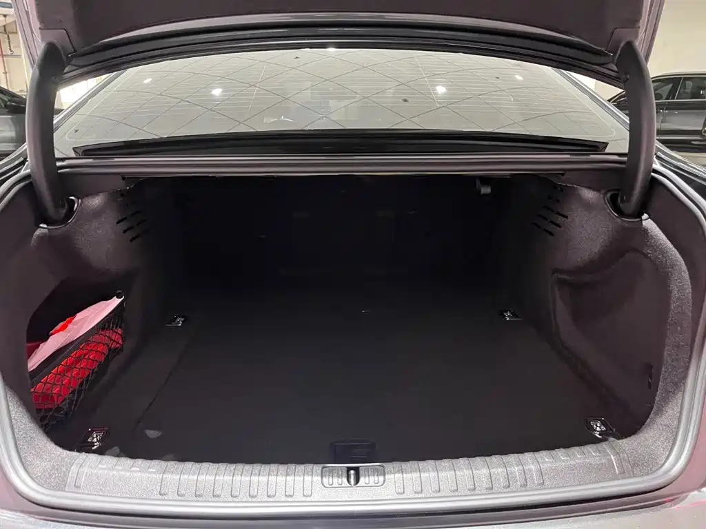 Фото 8 - Audi A6L