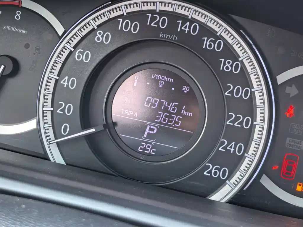 Фото 8 - Honda Accord