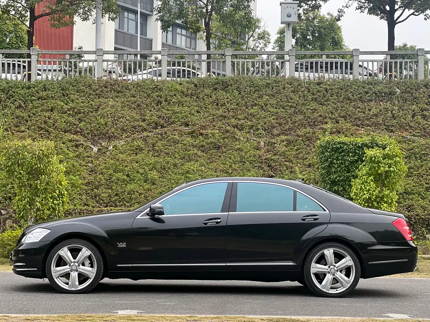 Mercedes-Benz S-Class 2012 S 600 L Grand Edition designo фото 4