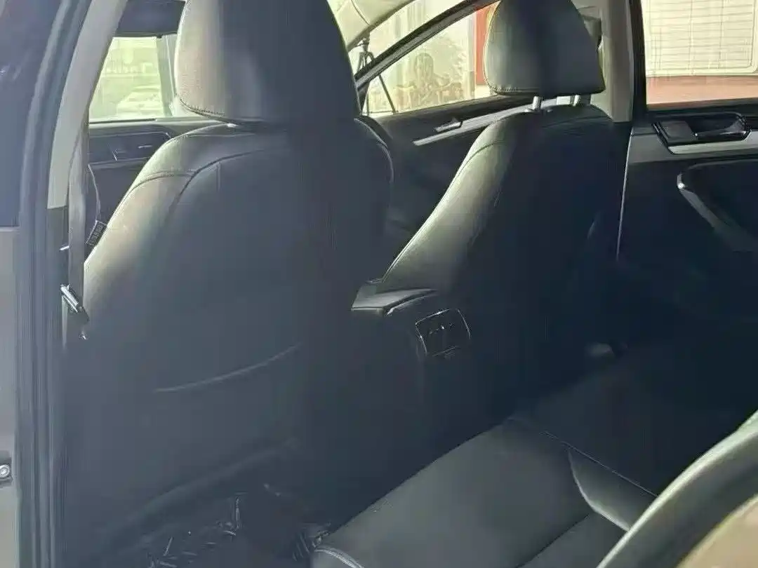 Volkswagen Sagitar 2015 1.6L Automatic Comfort фото 6