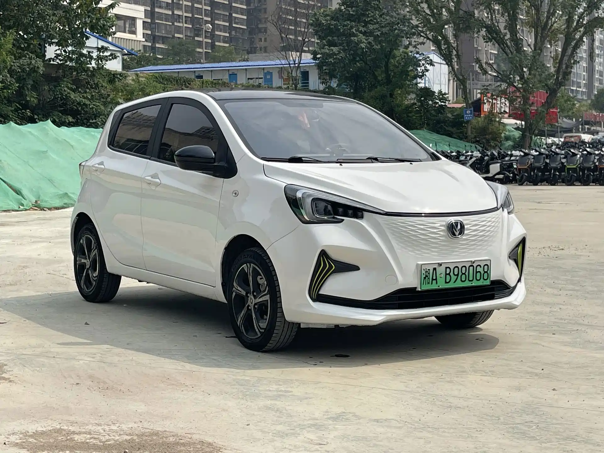 Photo 3 - Changan Benben E-Star