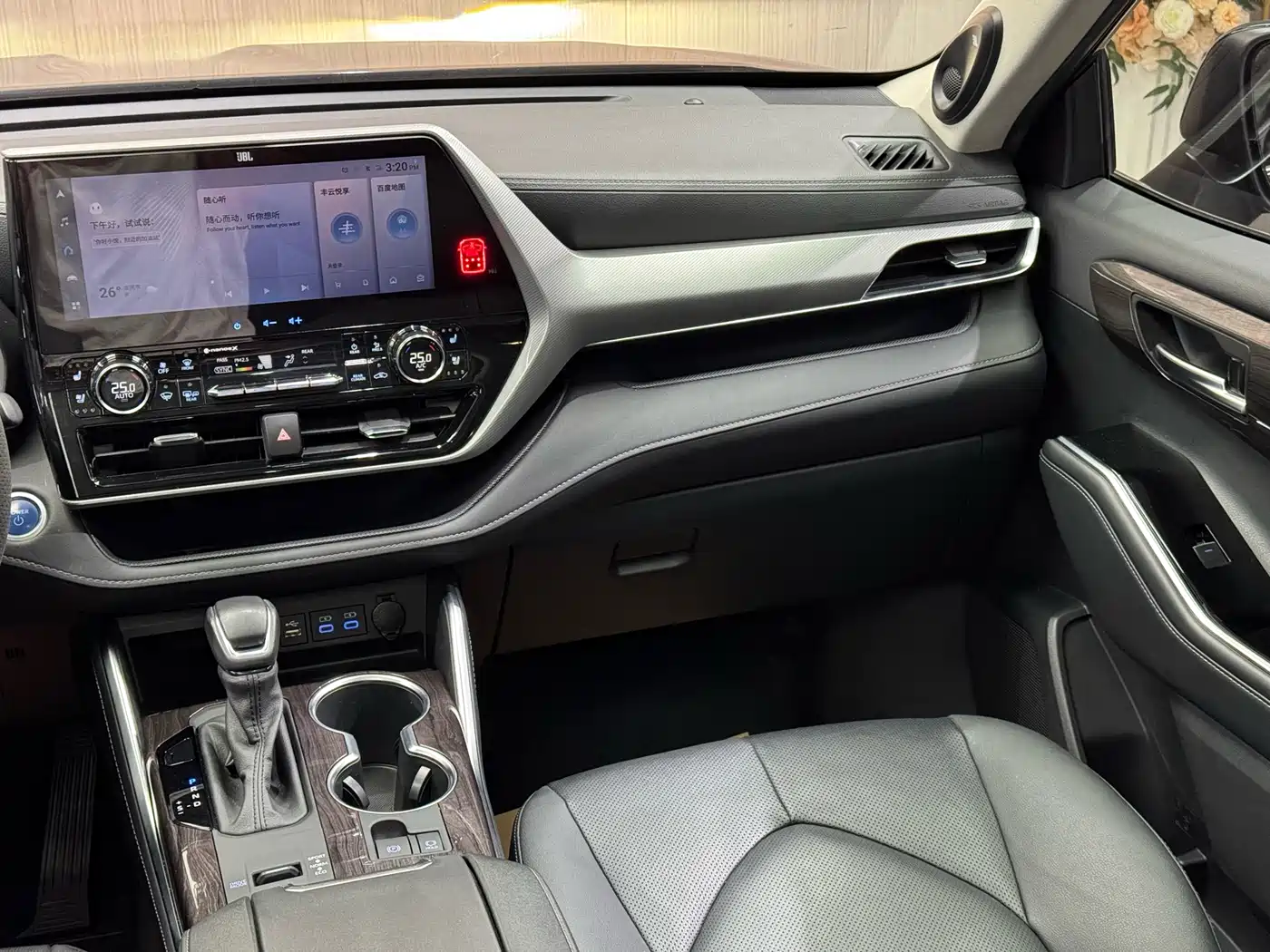 Toyota Highlander 2022 Dual Engine 2.5L 4WD Supreme Edition 7-Seater фото 23