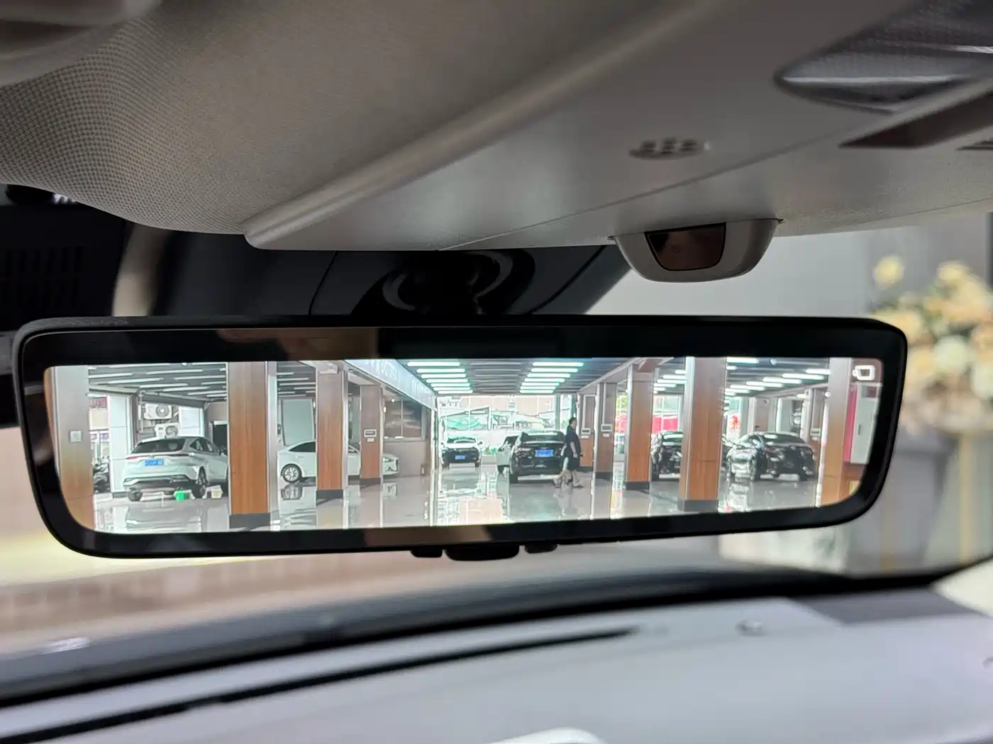 Toyota Highlander 2022 Dual Engine 2.5L 4WD Supreme Edition 7-Seater фото 16