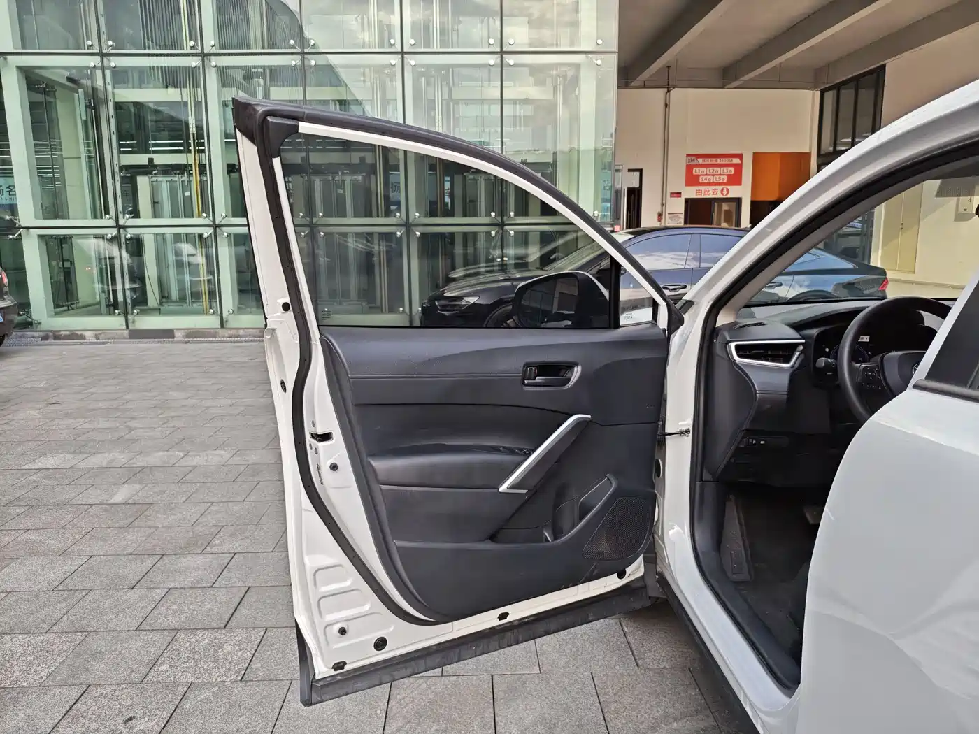 Toyota Corolla Cross 2023 2.0L Pioneer Edition фото 9