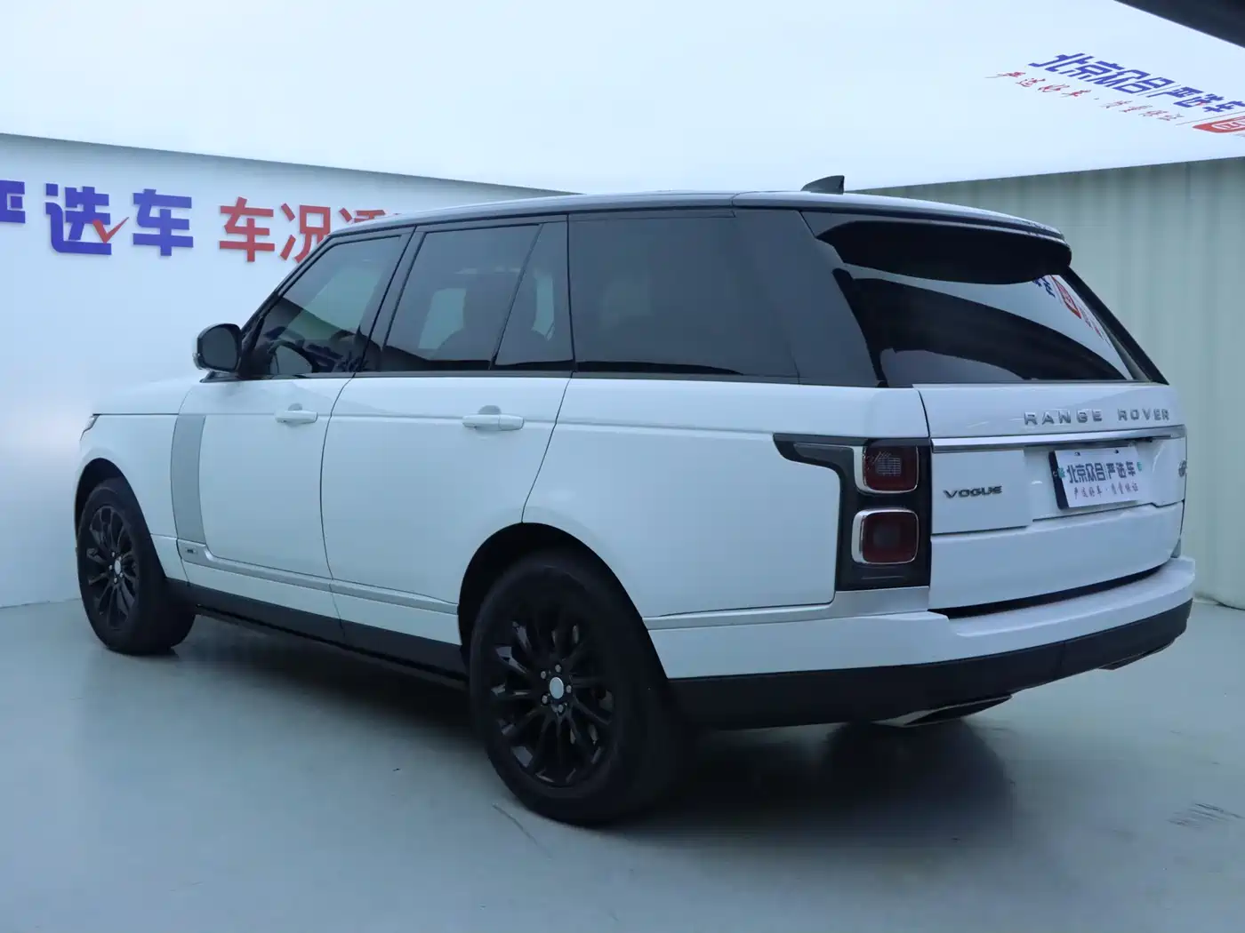 Land Rover Range Rover 2021 3.0 L6 Heritage Edition фото 24
