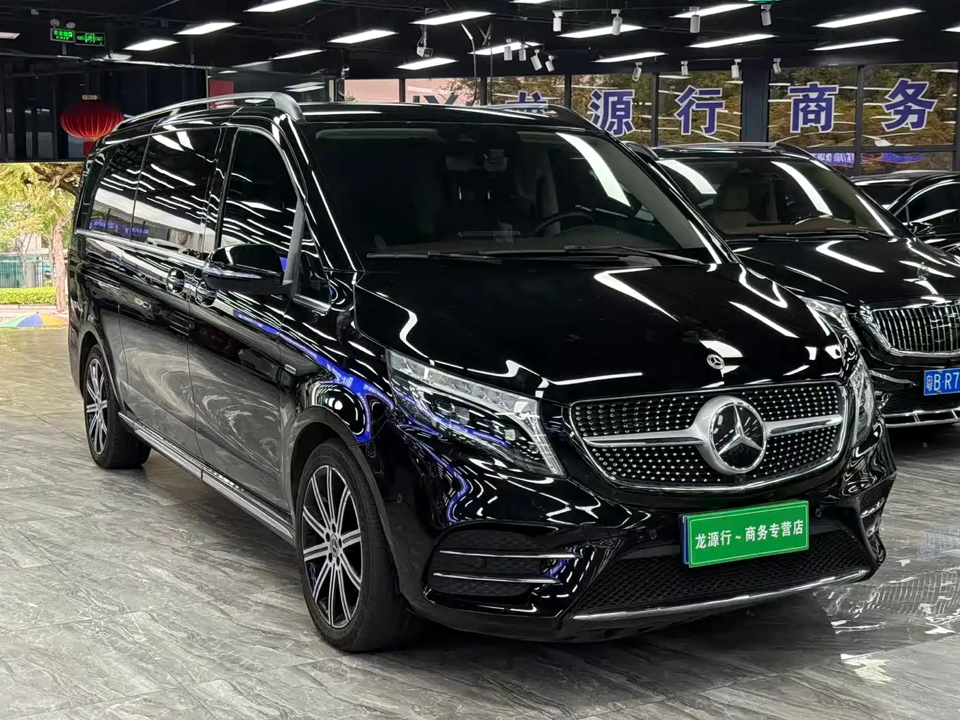 Mercedes-Benz V-Class 2022 V 260 L Long Wheelbase Luxury Edition фото 3