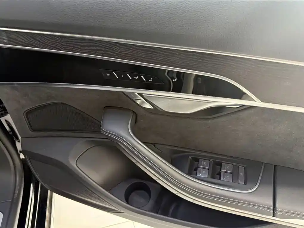 Audi A8 2023 A8L 50 TFSI quattro Exclusive фото 11