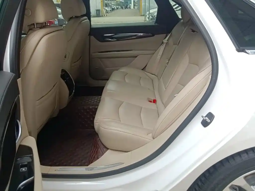 Фото 17 - Cadillac CT6
