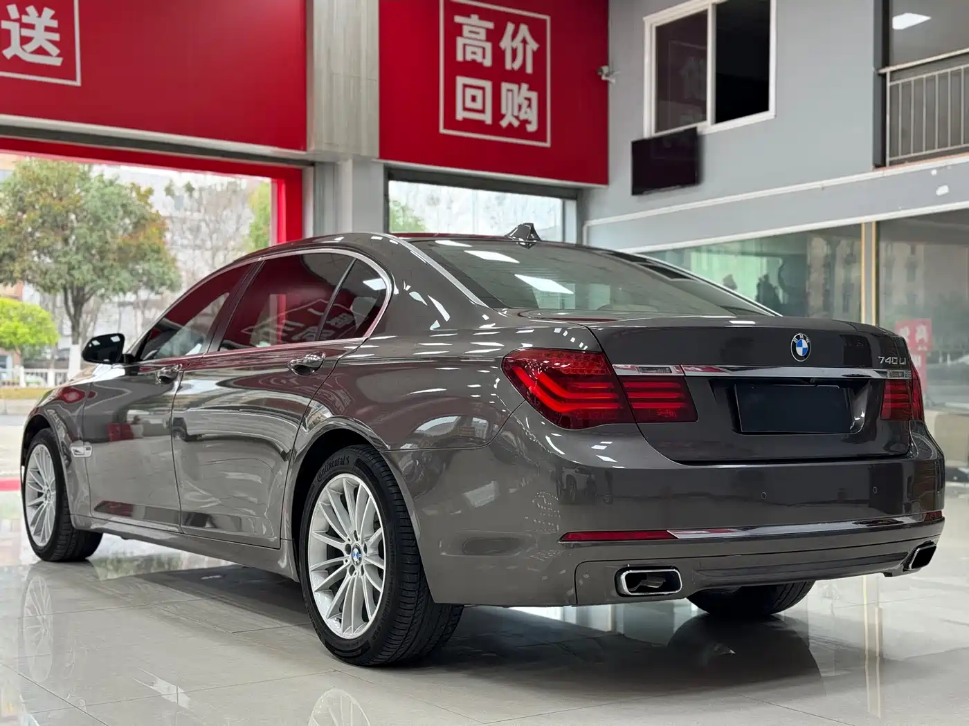 BMW 7 Series 2013 Model 740Li Luxury фото 4