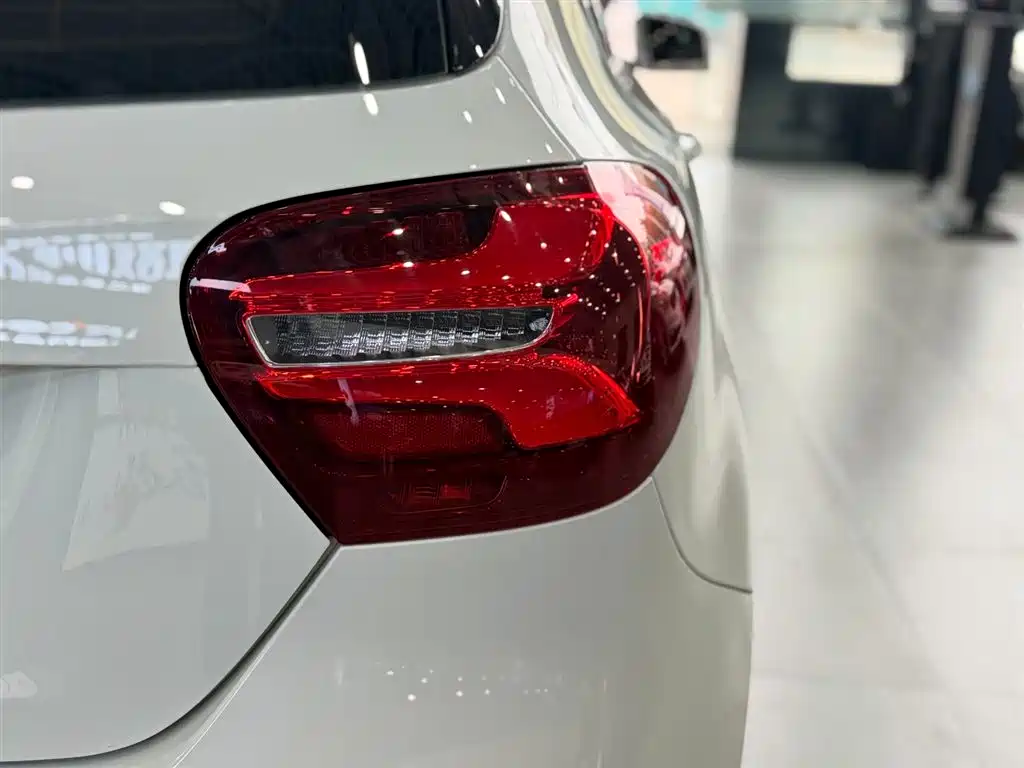 Mercedes-Benz A-Class (Import) 2017 Facelift A 200 Dynamic фото 12