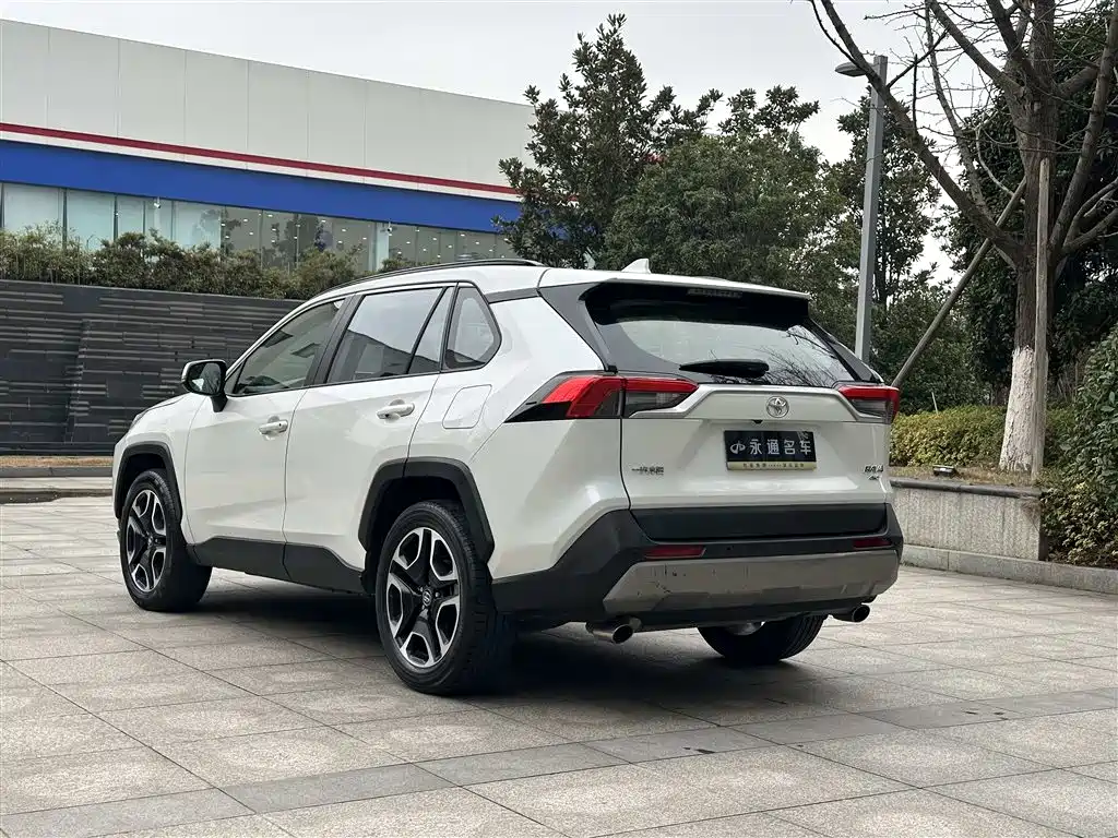 Toyota RAV4 Rongfang 2020 2.0L CVT 4WD Premium Edition фото 10