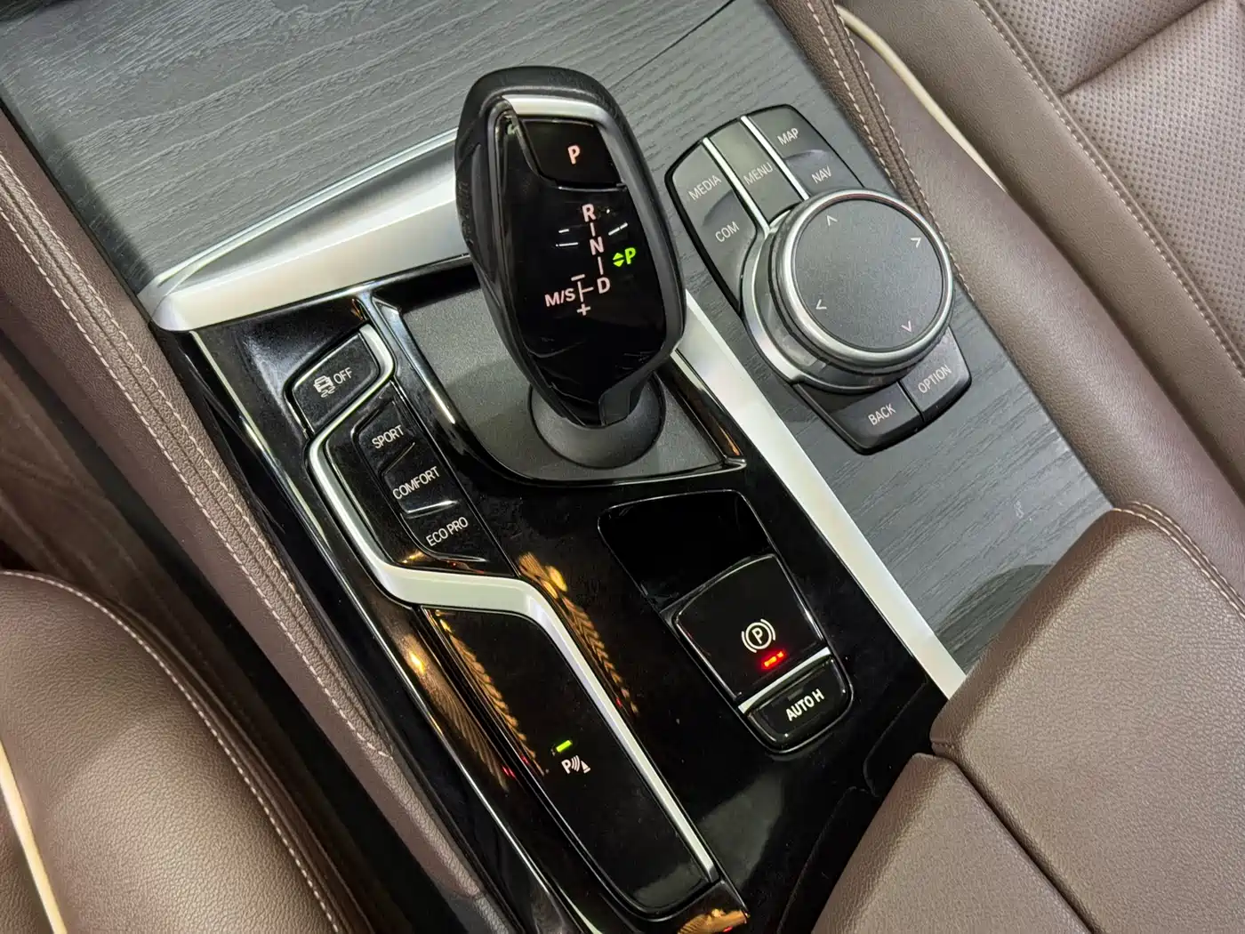 BMW 5 Series 2021 530Li Leading M Sport Package фото 10
