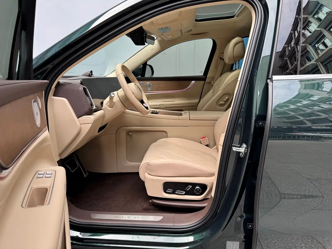 AITO Wenjie AITO M9 2025 Extended Range Ultra 52kWh 6-Seater фото 9