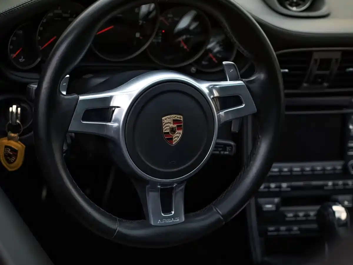 Porsche 911 2010 Targa 4 3.6L фото 14
