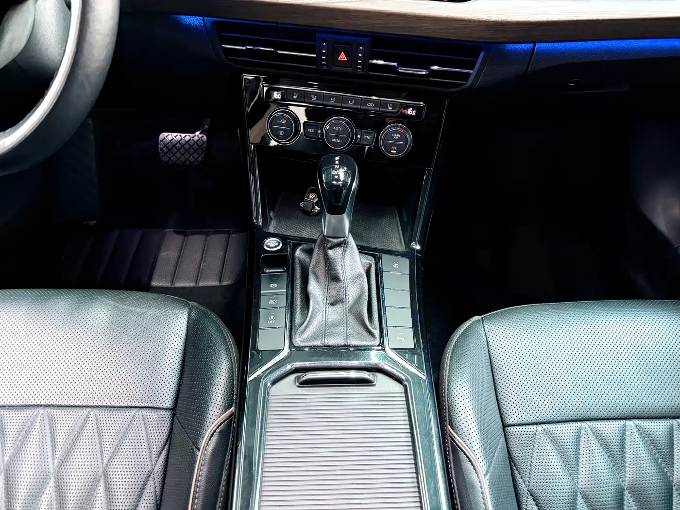 Volkswagen Passat 2020 330TSI Luxury Edition China VI фото 16