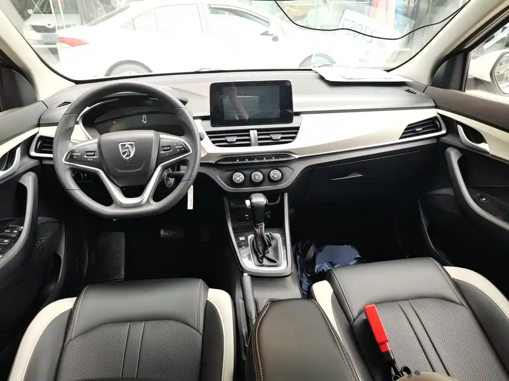 Фото 6 - Baojun 360