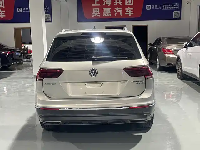 Volkswagen Tiguan L 2018 380TSI Automatic AWD Luxury Edition — фото 5
