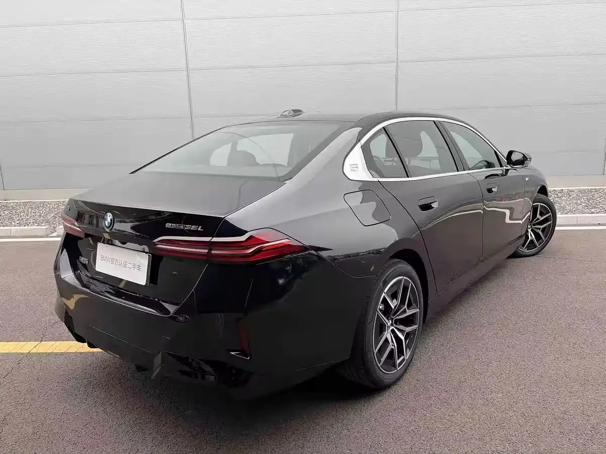 2025 BMW i5