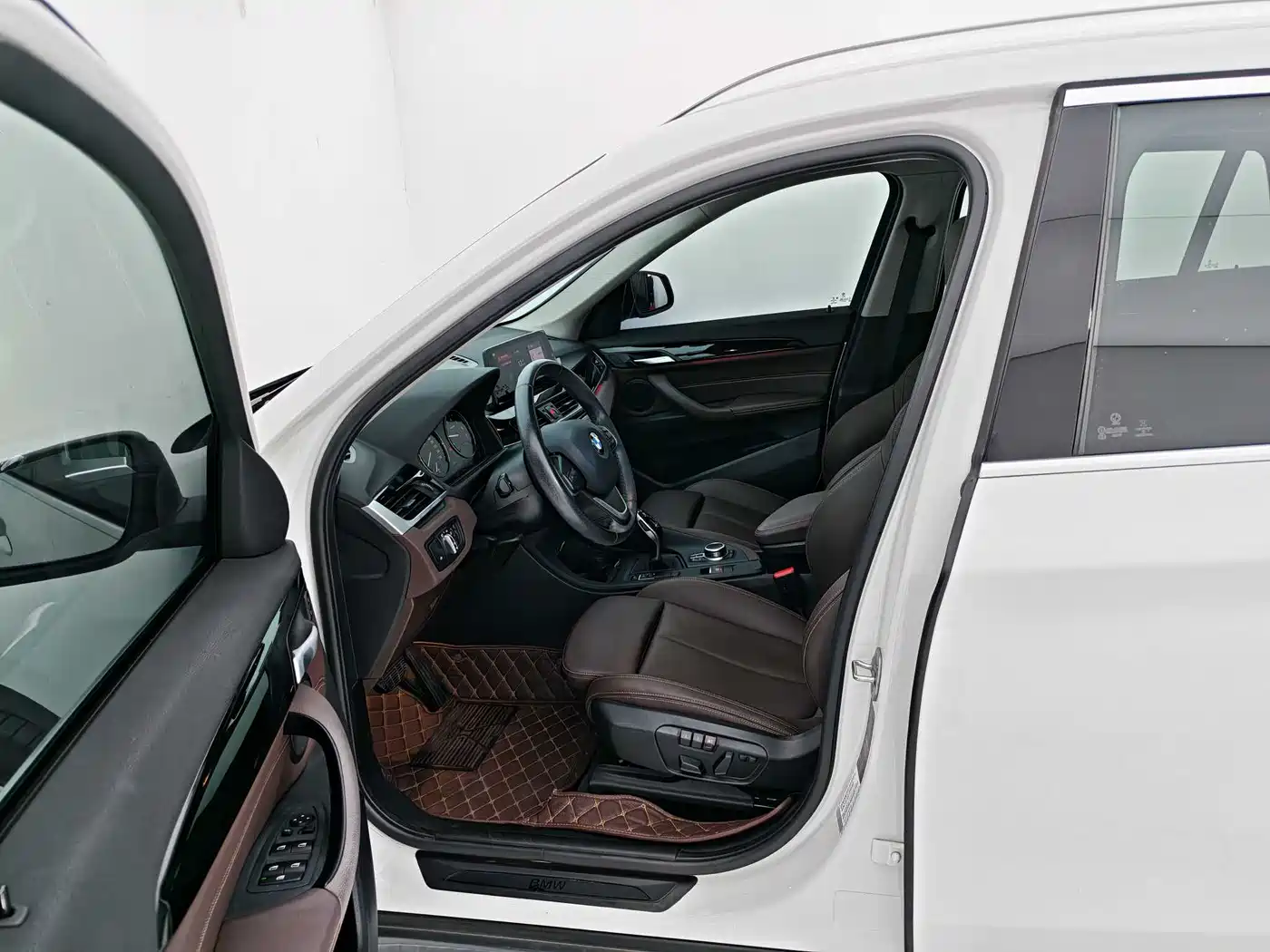 BMW X1 2020 sDrive25Li Leading Model фото 8